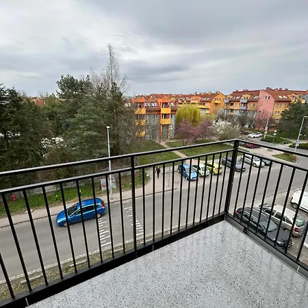 Borowska 268 Z Balkonem I Parkingiem Διαμέρισμα *